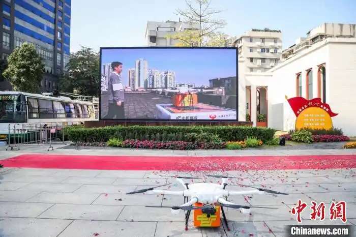 粵港澳大灣區低空物流航線“第一飛”啟航